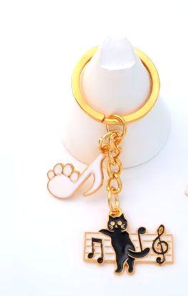 Keyring Cat on Manuscript with White Paw Note