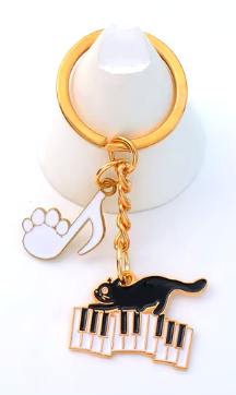 Keyring Black Cat on a Keyboard with a White Paw Note