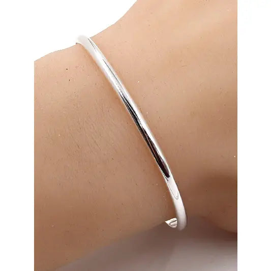 Silver Metal Casting Bangle Featuring an Epoxy Black Treble Clef