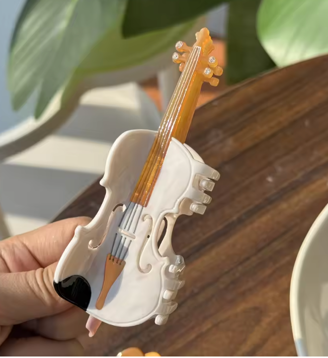 Hair Claw Violin Small White
