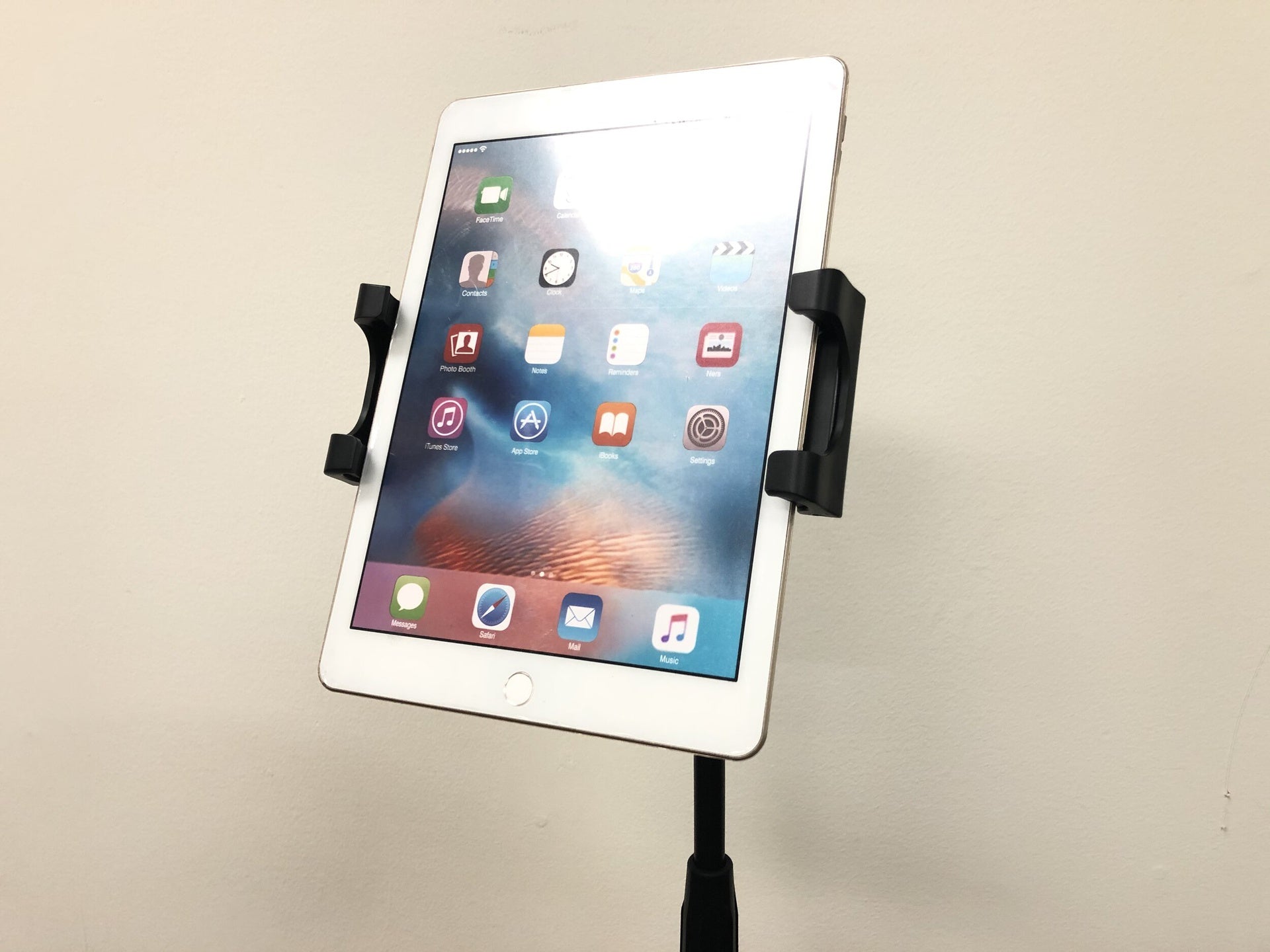 IPad/Tablet/Phone Holder - Peak Stand Universal E-Device Holder