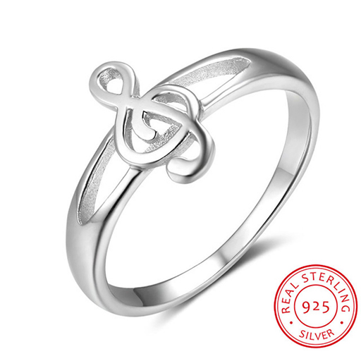 Sterling silver ring oval space in the front with a treble clef over it. Size 8