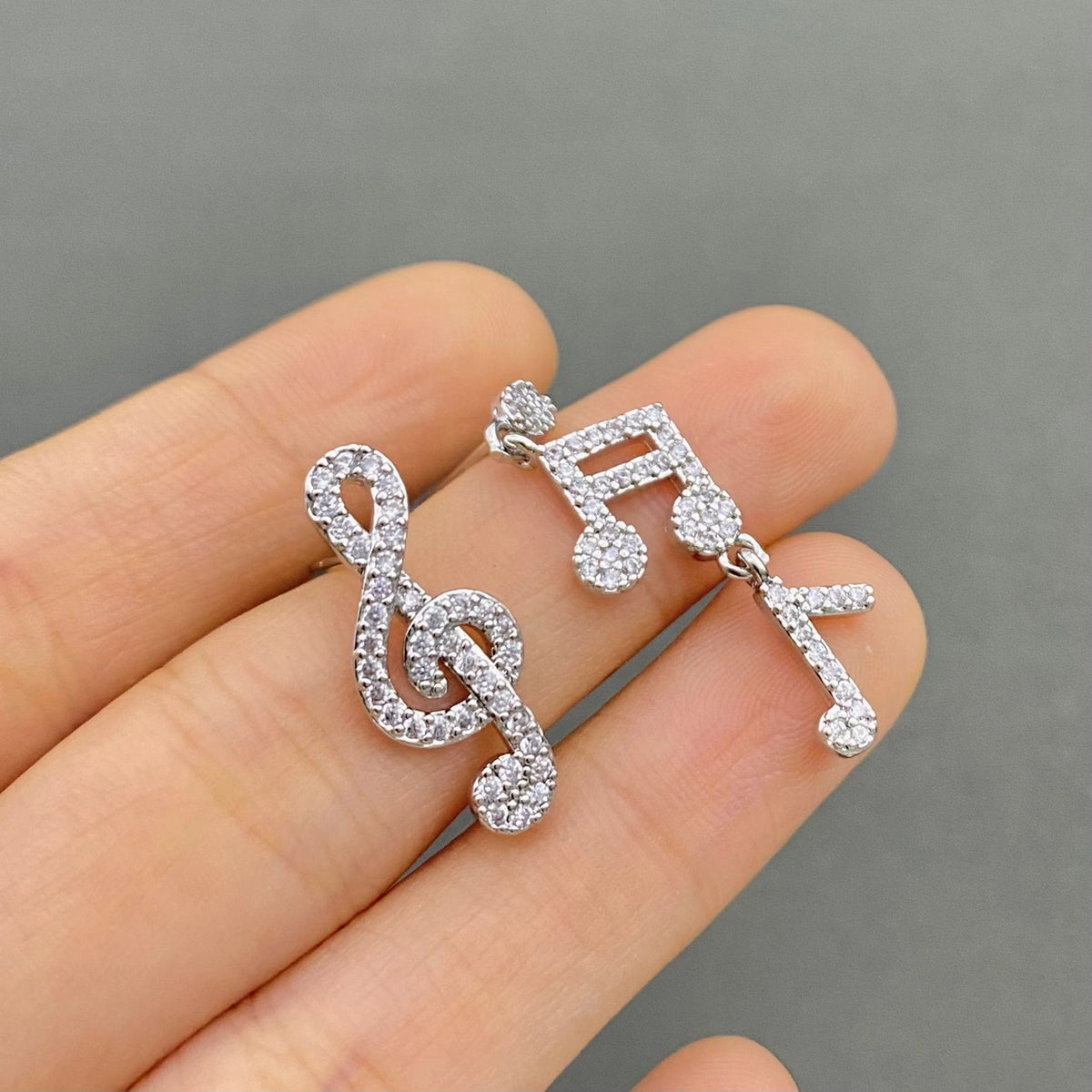 Asymmetric Rhinestone Musical Note Ear Studs