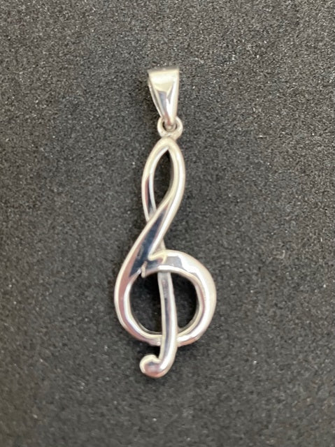 STERLING SILVER TREBLE CLEF PENDANT.